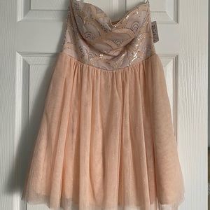 Peach color size 7 juniors formal short dress, strapless